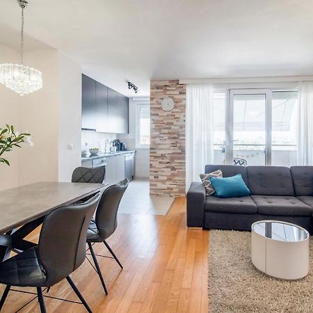 Apartment Montesa Zadar With Free Parking And Balcony Exterior photo