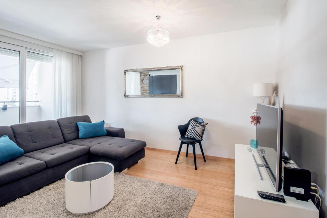 Apartment Montesa Zadar With Free Parking And Balcony Exterior photo